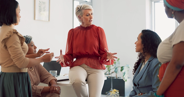 Groupe de Femmes en pleine discutions